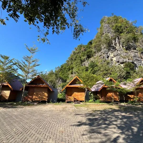 Cottage Pier 2 of Rammang-Rammang, hotel in Kasijala