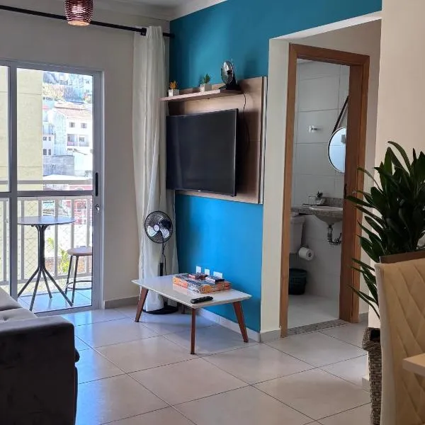 Apt CeNtRaL com Varanda e Garagem, khách sạn ở Poços de Caldas