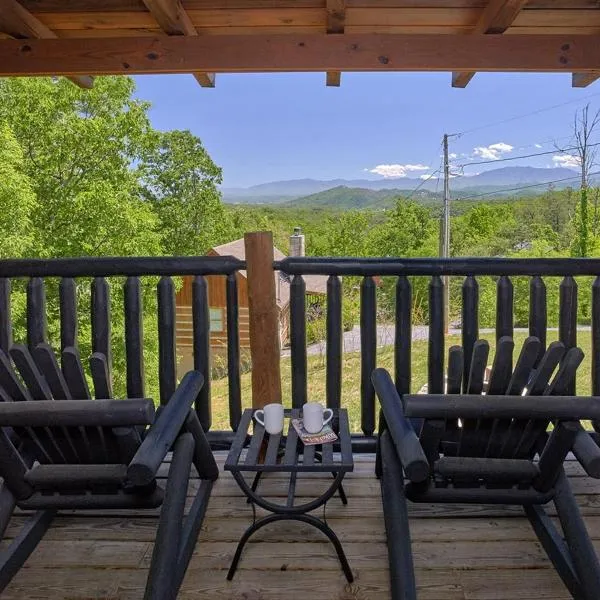 Mountain View Hot Tub Cabin w Pool Table Romantic, hotel sa Sevierville