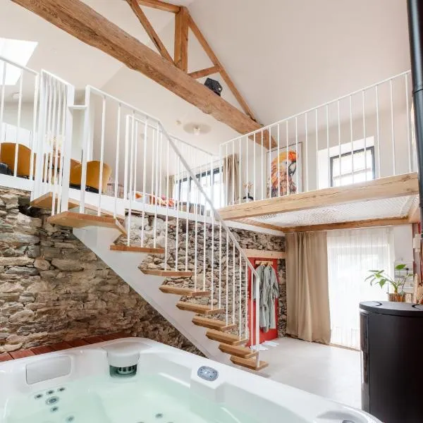 Loft d'architecte jacuzzi, cinema et filet habitation, hotel v destinaci Monnières