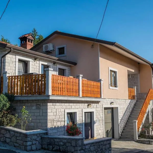 Spacious Apartment Senozece - with terrace & grill, ξενοδοχείο σε Senožeče