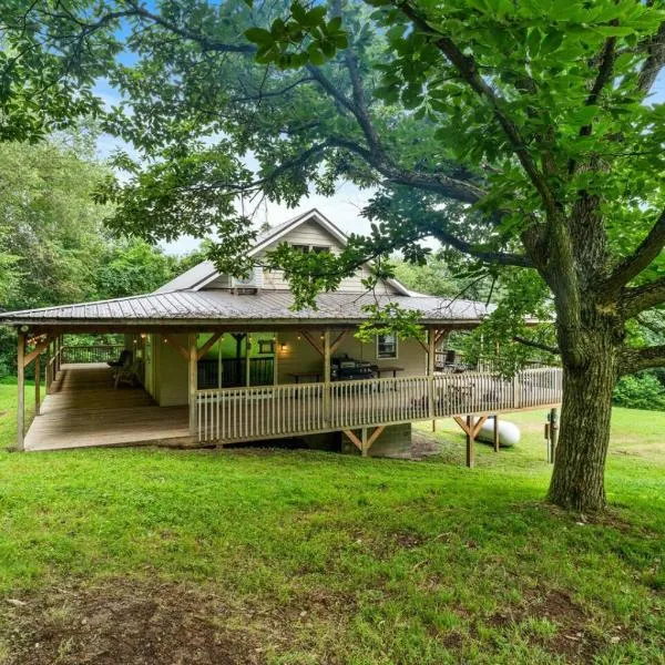 Fawn Hollow Retreat King bed game room BBQ,Homer City的飯店