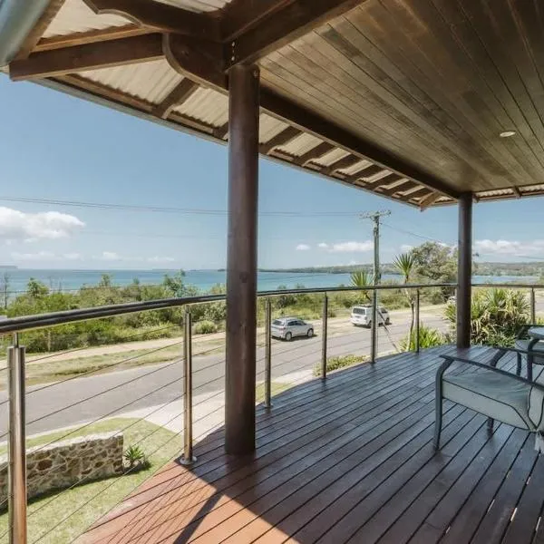 Oasis on the beach - large 6BR home w. ocean views, khách sạn ở Vincentia