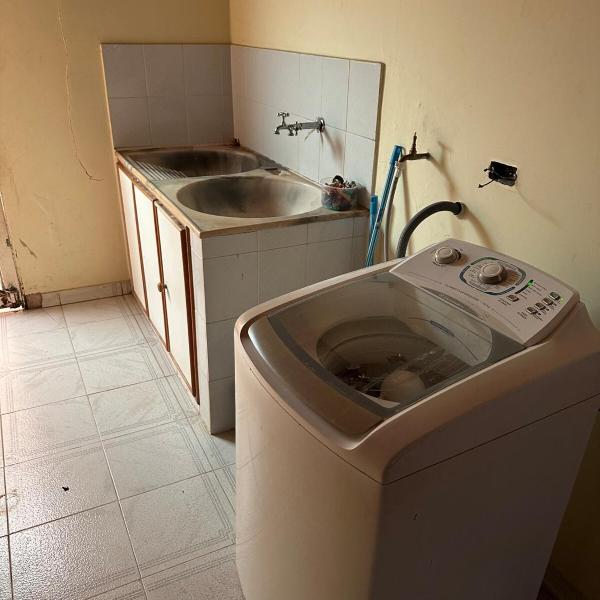 Casa inteira - ótima localização - Foto 3