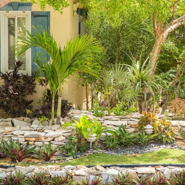 Kokomo Botanical Resort - Caribbean Family Cottages, hotel in Turtle Cove