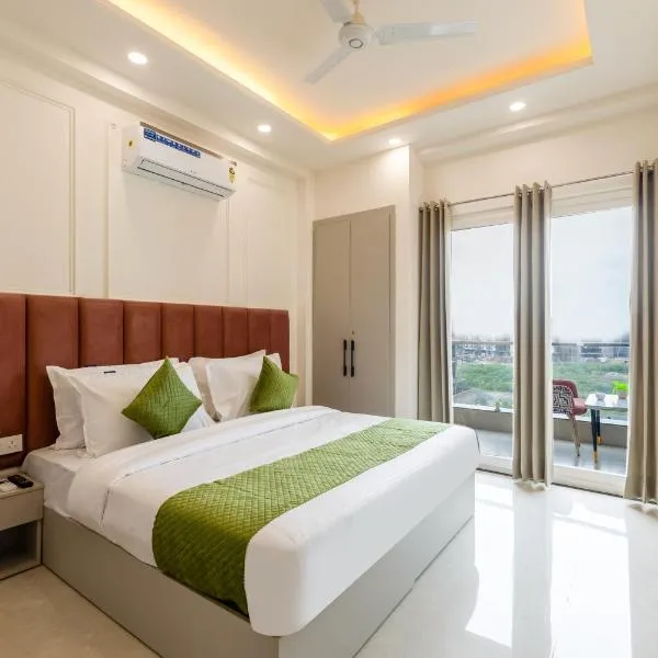 Limewood Stay 2 BHK Service Apartment Near Artemis Hospital, hotel in Gurgaon