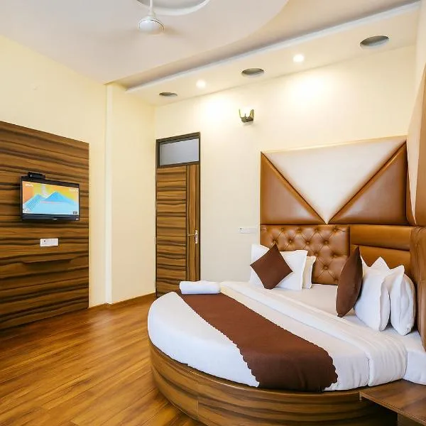 Hotel Woodcrest by Sidham Group !! Comfortable and Peaceful Stay !! Top Rated !! Preferred Hotel Chain, hotel in Chandīgarh