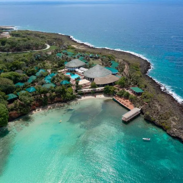 Media Luna Resort & Spa, hotel in First Bight