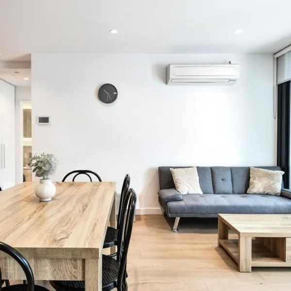 74D Abnb-Style Modern Getaway with City Views & Resort Amenities, hotel en Melbourne