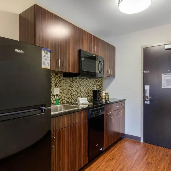 MainStay Suites St Louis Airport, hotel in Bridgeton