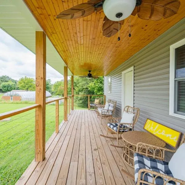 Light And Bright Cabin Close To Pates Ford Marina, hotel in Smithville