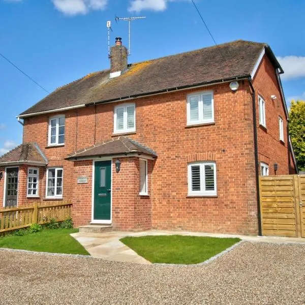Comfortable Spacious Cottage, hotell i Tonbridge