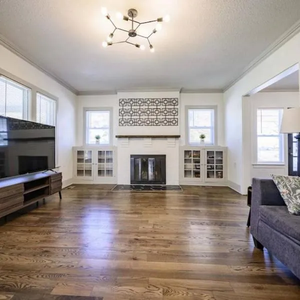 Charming Retreat 5 Min to Tims Ford Lake Sleeps 8, hotel en Winchester