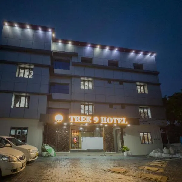 TREE 9 Lounge -Cochin Airport, hotel in Nedumbassery