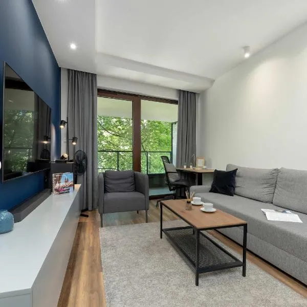Cosy Apartment in Cracow with Parking, Desk and Balcony by Noclegi Renters, hotel i Kraków