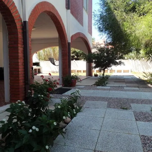 Casa Vacanze Brezza Marina with beautiful garden, hotel in Quartu SantʼElena