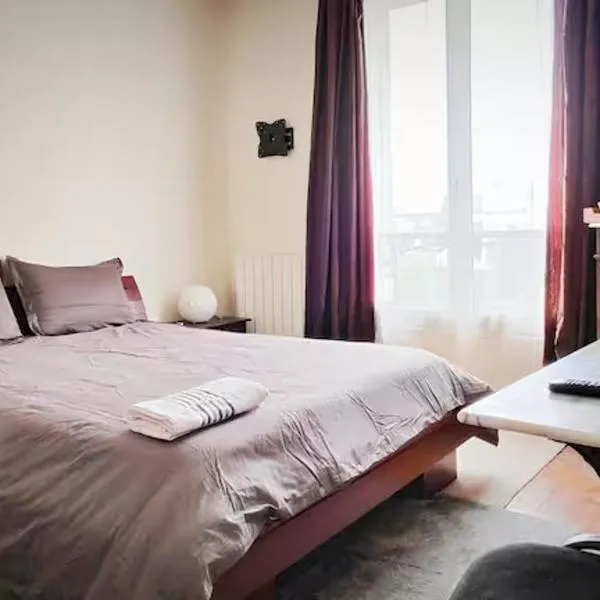 A spacious room in a strategic area, hotel di Montrouge
