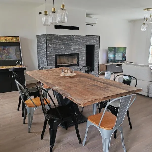 Maison Cosy Porte de La Rochelle، فندق في Dompierre-sur-Mer