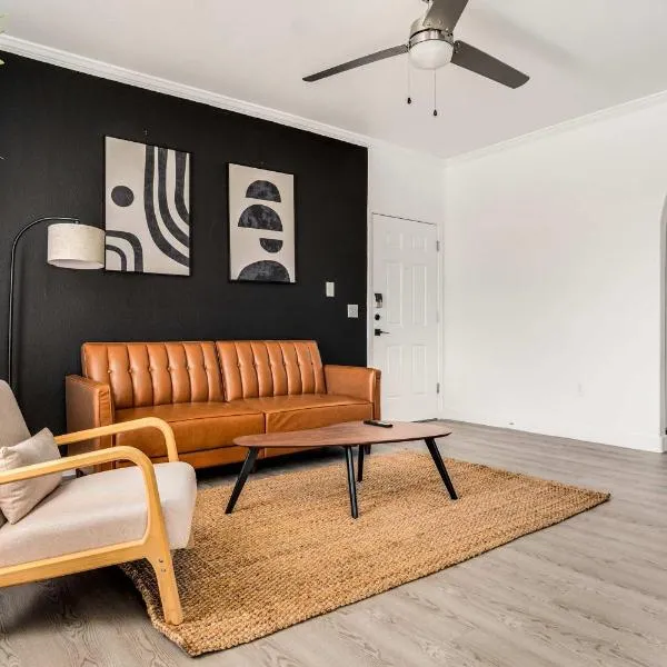 Boulevard Stays 2BR by Stadium Pool Parking Gym 10, hotel a Glendale