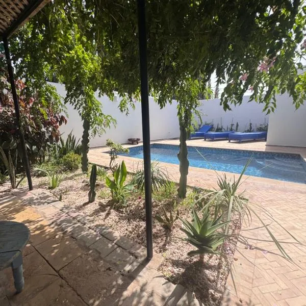 Dar D'art Luz Galerie Boutique Guest house, hotel in Ghazoua