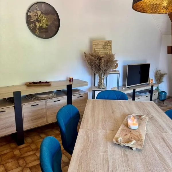 Nature & Calme en Montagne De 2 à 6 Couchages, Hotel in Saint-Offenge-Dessus