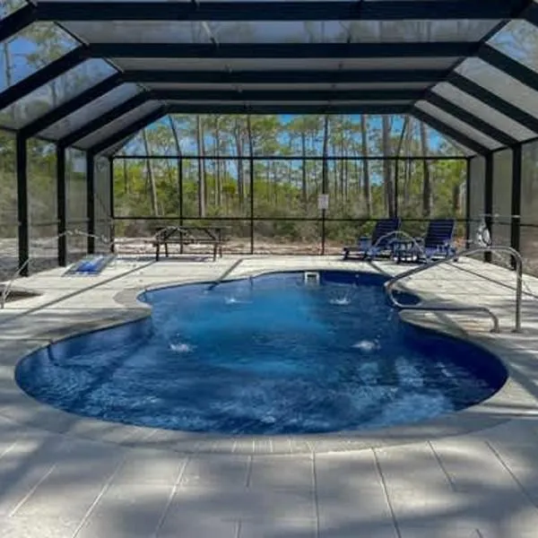 Mayberry on Bayberry Private pool Sleeps 10, hotel in St. George Island