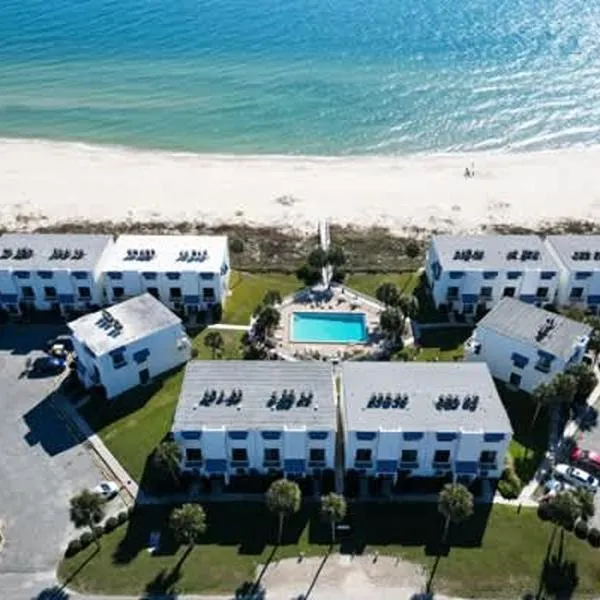 Villa A-1 Ground Floor Beach Front w Pool: St. George Island şehrinde bir otel