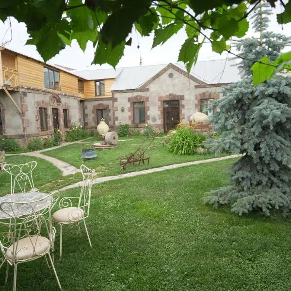 Hacarat Guest House, hotel di Gavarr