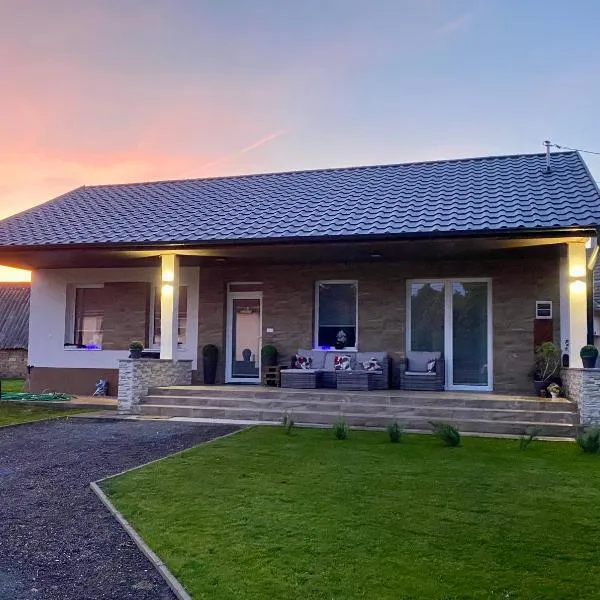 Rosemary Cottage, hotel in Solt