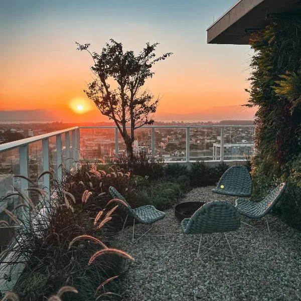 Apê elegante, terraço Lindo e ótima localização, hotel in Capão da Canoa