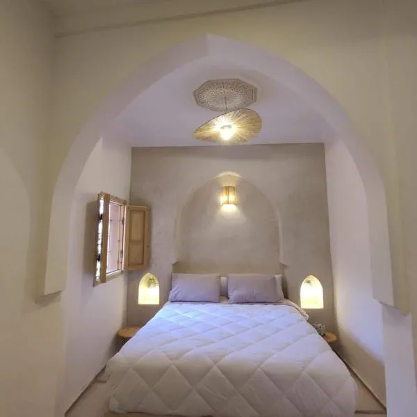 Riad Marrakech Médina 5 ch climatisées, piscine, PROMO 15-30 SEPTEMBRE, hotel in Marrakech
