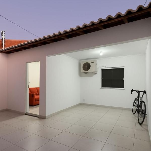 Casa com 2 Quartos Climatizados e Garagem - Foto 5