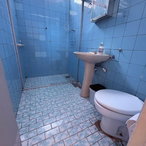 Casa de fundo de 2 quartos para 8 solteiros ou 10 se 2 na cama de casal - Foto 5