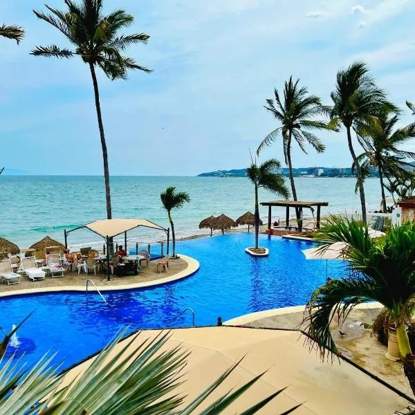 Los Picos Hotel & Suites Bucerias, hotel in Bucerías