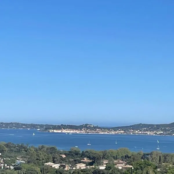 Appartement vue mer et Saint-Tropez - Domaine Les Restanques à Grimaud, hotel en Grimaud