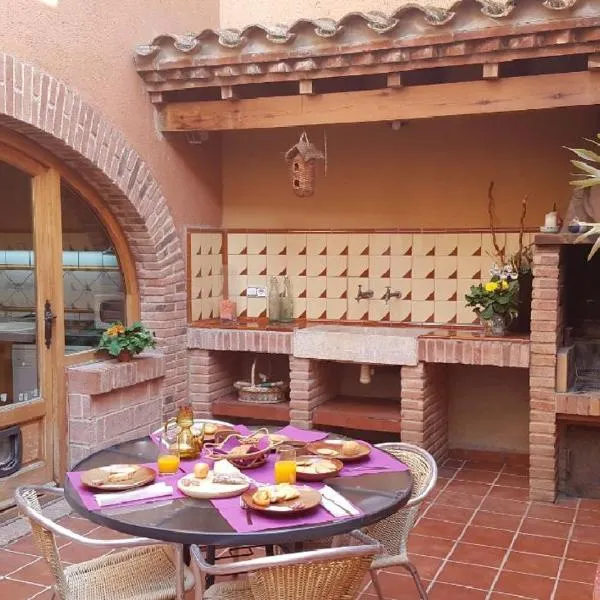 빌라세카 데 솔시나에 위치한 호텔 Apartamentos Casa Yaya al lado de Port Aventura