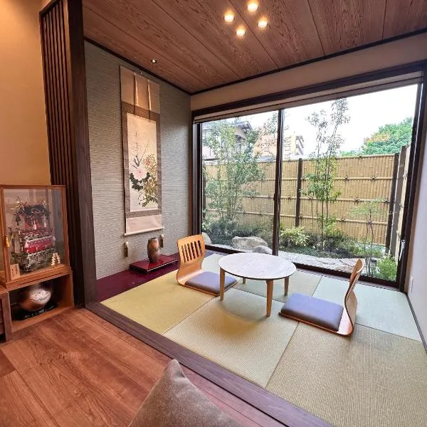 Aoi Garden Takayama 5 minutes walk from Takayama Station Japanese modern style garden view, hotel in Takayama