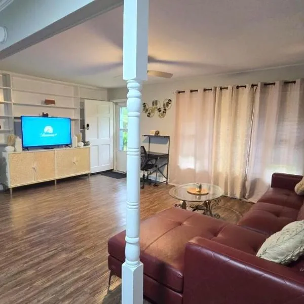 Irie Villa GameRoom Kids&PetFriendly CharcoalGrill, hotel in Fayetteville