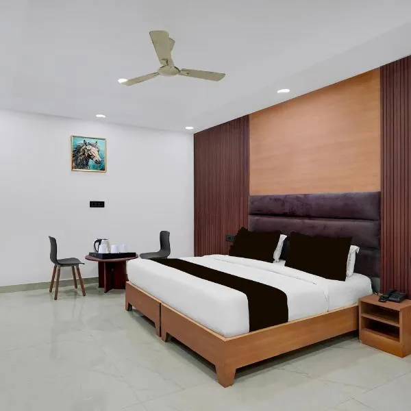 Super Collection O Sector 18 Metro station, hotel in Kalkaji Devi