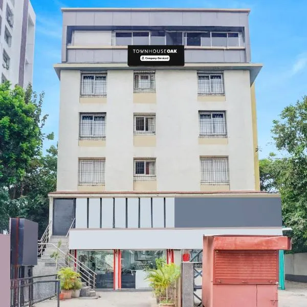 Super Townhouse Oak Gravity Inn, hotel en Pune