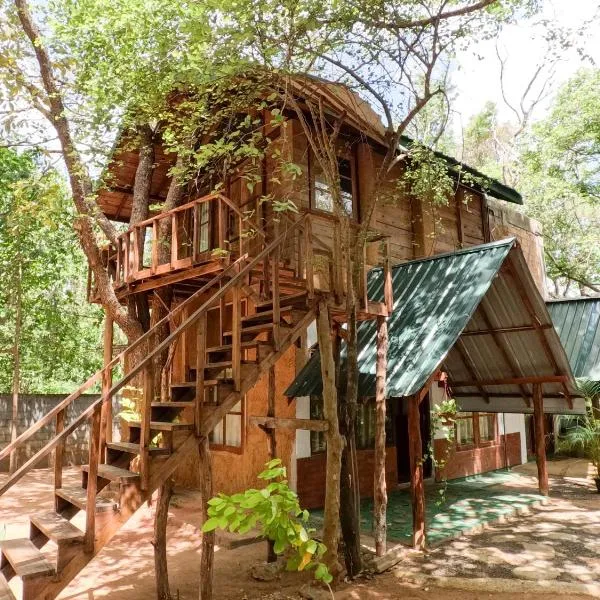 Tree Nest Sigiriya, hotel in Kibissa