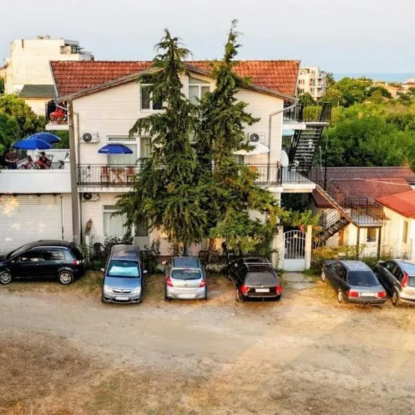 вила Лора, hotel v destinaci Sinemorets