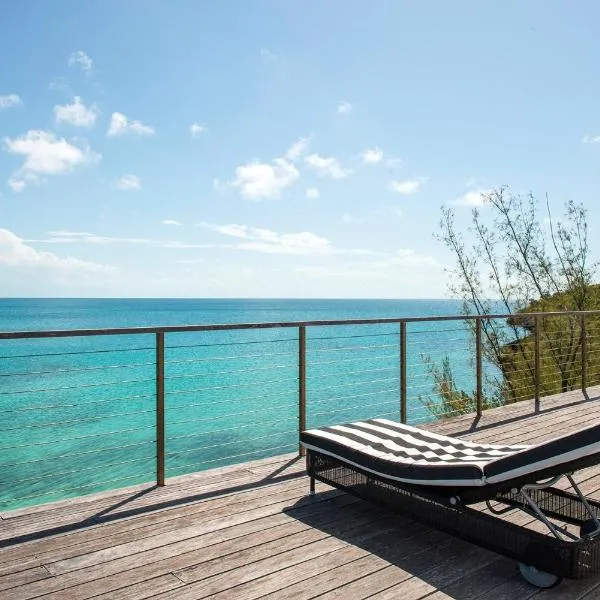 Touch of Class Villa - A Caribbean Beachfront Home villa,位于Savannah Sound的酒店