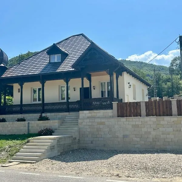 Casă chic La Han la Slănic, hotel in Slănic-Moldova