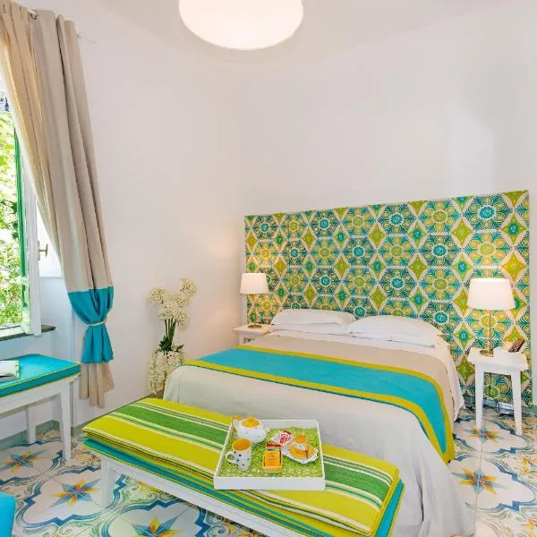 Relais Correale Rooms & Garden: Sorrento'da bir otel