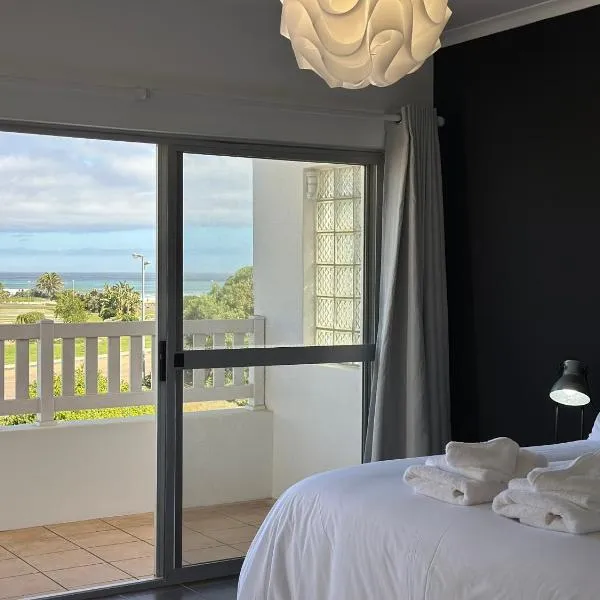 Poseidon Beachfront Holiday Home, hotel in Swakopmund