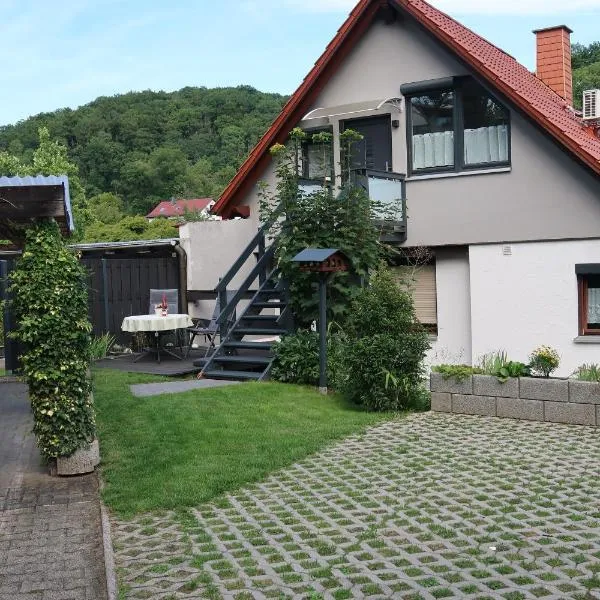 Kleine, gemütliche Dachgeschosswohnung, hotel a Ober-Laudenbach
