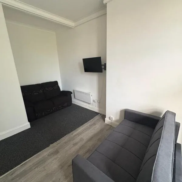 West End Traditional Flat with Free Parking, hotel in Scotstoun West Station
