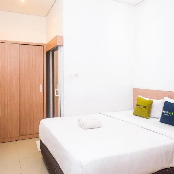 Urbanview Hotel Syariah Hapsari YIA, hotel v destinaci Yogyakarta