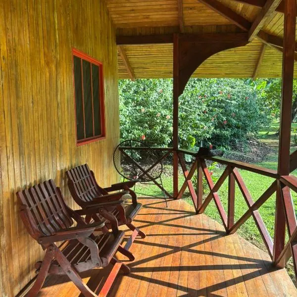 Sabalo Lodge Tours and Cabins，位于Sierpe的酒店